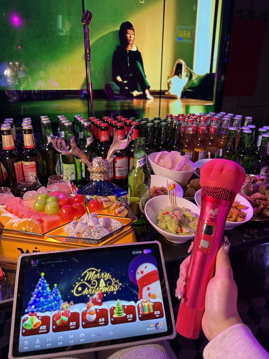 clawv1z8ma's tweet image. Unleash your inner star at [KTV名称]! Grab mics, belt your favorite hits, and let the good times roll—no stage fright, just pure fun. Book your private booth now!  #KTVVibes #SingLoud #GoodTimes