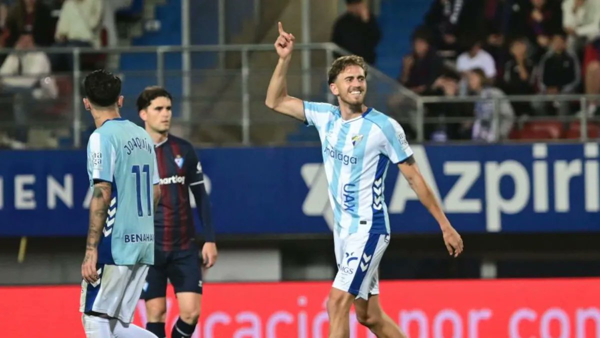 AsesorMCF's tweet photo. Final. Memorable. Absolutamente histórico el triunfo de un Málaga imperial en ataque. Se mostró blando atrás en la 1ª parte, pero en la 2ª Funes movió el árbol, Ramón cogió la batuta, Niño fue letal y Brasanac, que aportó físico y llegada, selló la victoria.

EL MÁLAGA VUELVE. https://t.co/WfAz3UGHOh
