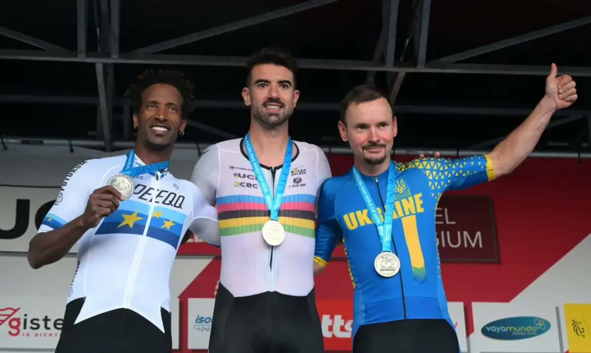 bandsports's tweet image. Lauro Chaman é ouro em etapa a Copa do Mundo de ciclismo de estrada na Bélgica

Saiba mais ➡️ tinyurl.com/2f8cz7s2

#LauroChaman #CiclismoDeEstrada #Ciclismo #CopaDoMundo #Bandsports