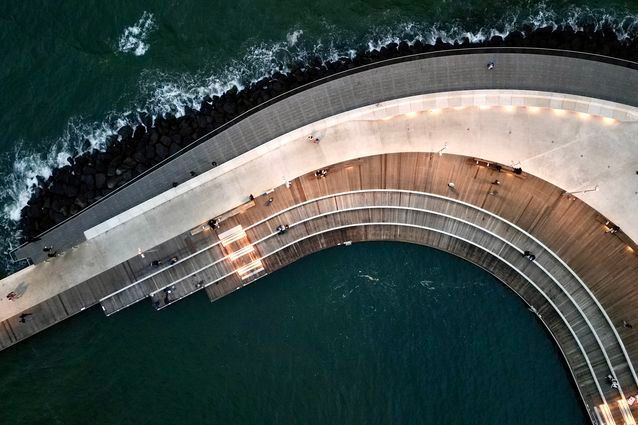 3QuotesAu's tweet image. Designing for a #future #climate is old framing now. Extreme heat, bushfire, flooding and coastal change are already here, which means the #architecture brief has already changed - we need to design for the climate we're already living in... 💚 💚 💚 buff.ly/elIdPzJ