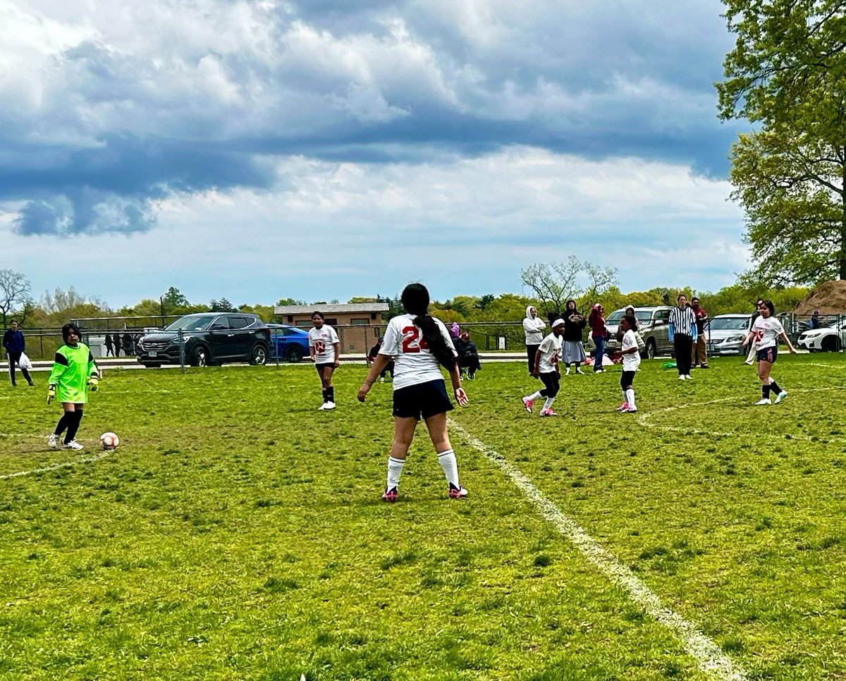 Ridgeway_WP's tweet image. Ridgeway BYS girls soccer team achieving their goals on this wonderful Saturday!  #Teamwork #WPPROUD #Soccerislife ⚽️

@DrJosephRicca 
@wplainsschools