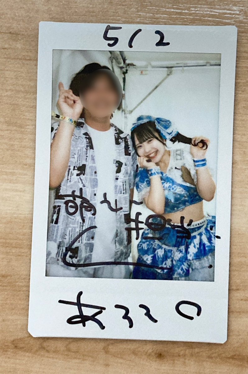 あろろ tweet media