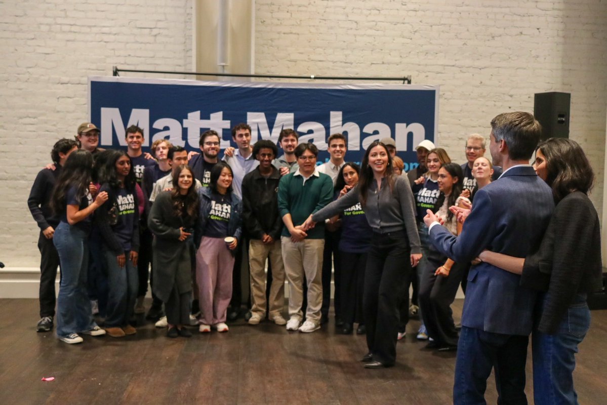 silviascandar's tweet image. THIS is Team Mahan! Young people are our future and I’ve had the privilege of meeting so many incredible ones. They give me hope!!! #vote #cagovernor #california #sanjose #mahan cc @MattMahanSJ @MattMahanHQ