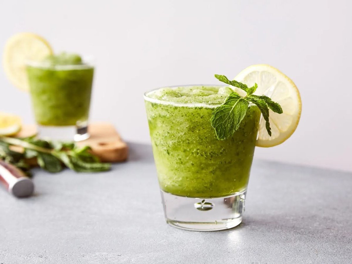KelvinSlush's tweet image. #KentuckyDerbyDay calls for a drink in hand before the first horse leaves the gate. 🐎 

An ideal accompaniment for your race day cheers, the Bourbon-forward Mint Julep is the clear front runner.

Saddle up and follow along with our #frozen recipe at kelvinslush.com/recipe-mint-ju….
