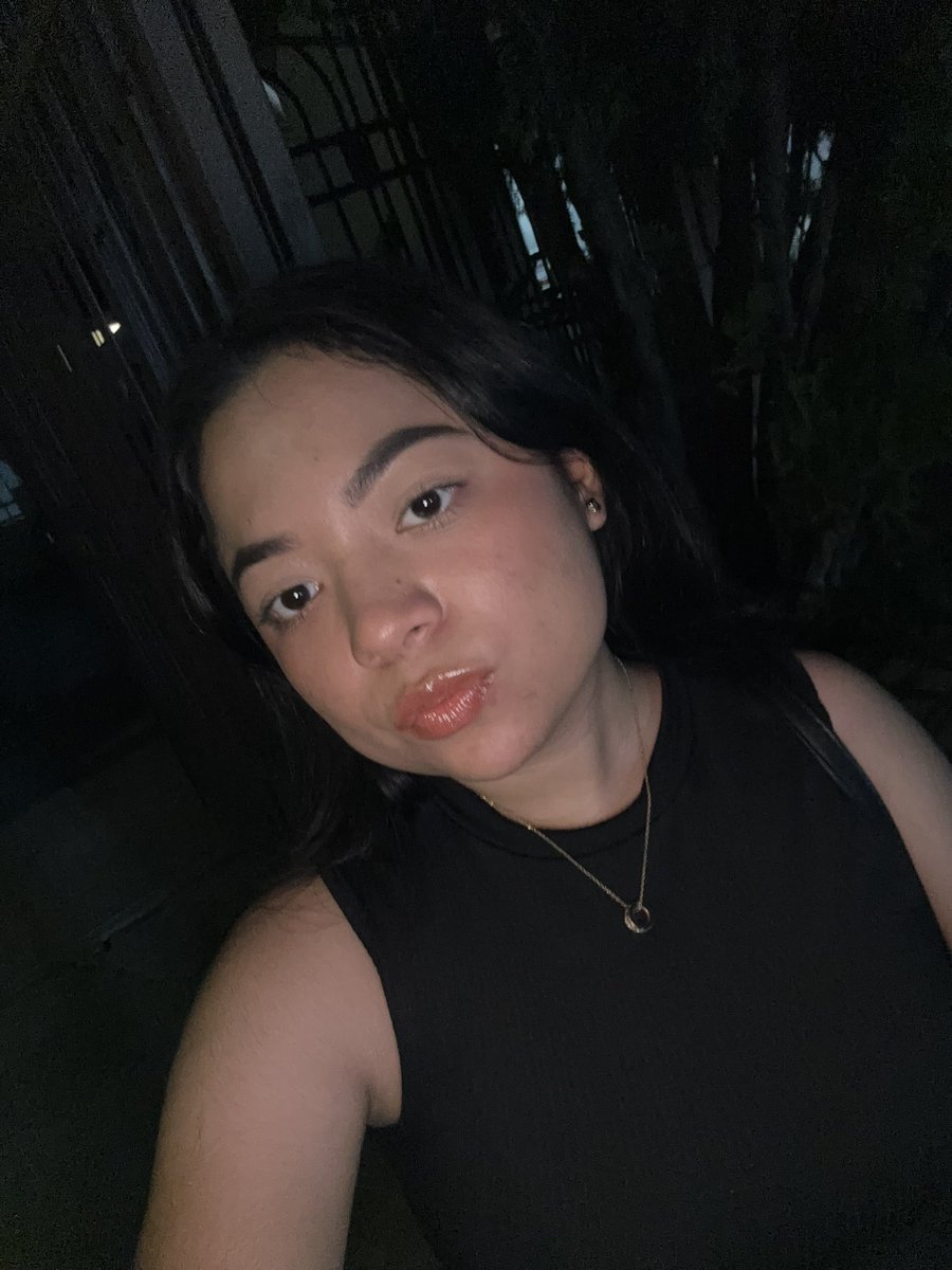 runadrive's tweet photo. Holi soy Vale (21/🇲🇽) conocí a los chicos gracias a la serie en prime y desde entonces me encanta su música y la energía que transmiten, se han convertido en mi lugar seguro, mis canciones favs son bleachers, ghosts, arrhythmia, shoelaces y fhtuw

#integrationrunaround https://t.co/UBQxRA5wbH