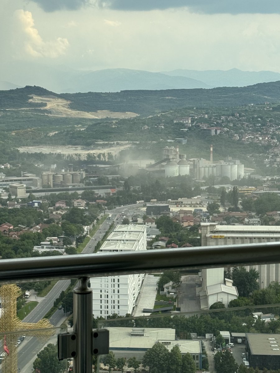 заспаниот tweet media
