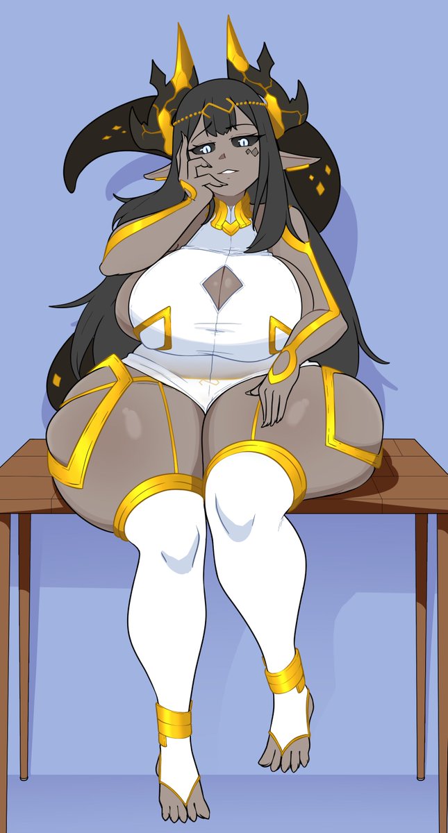 morionite's tweet photo. Someone tried to act seductively... 

We all know how that goes when you sit on the tiny table. https://t.co/TsCoP96byW