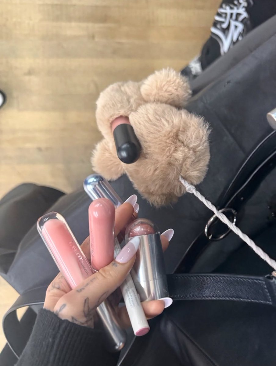 ⋆˚ ꕤ °beans is seeing ariana♡❃ tweet media
