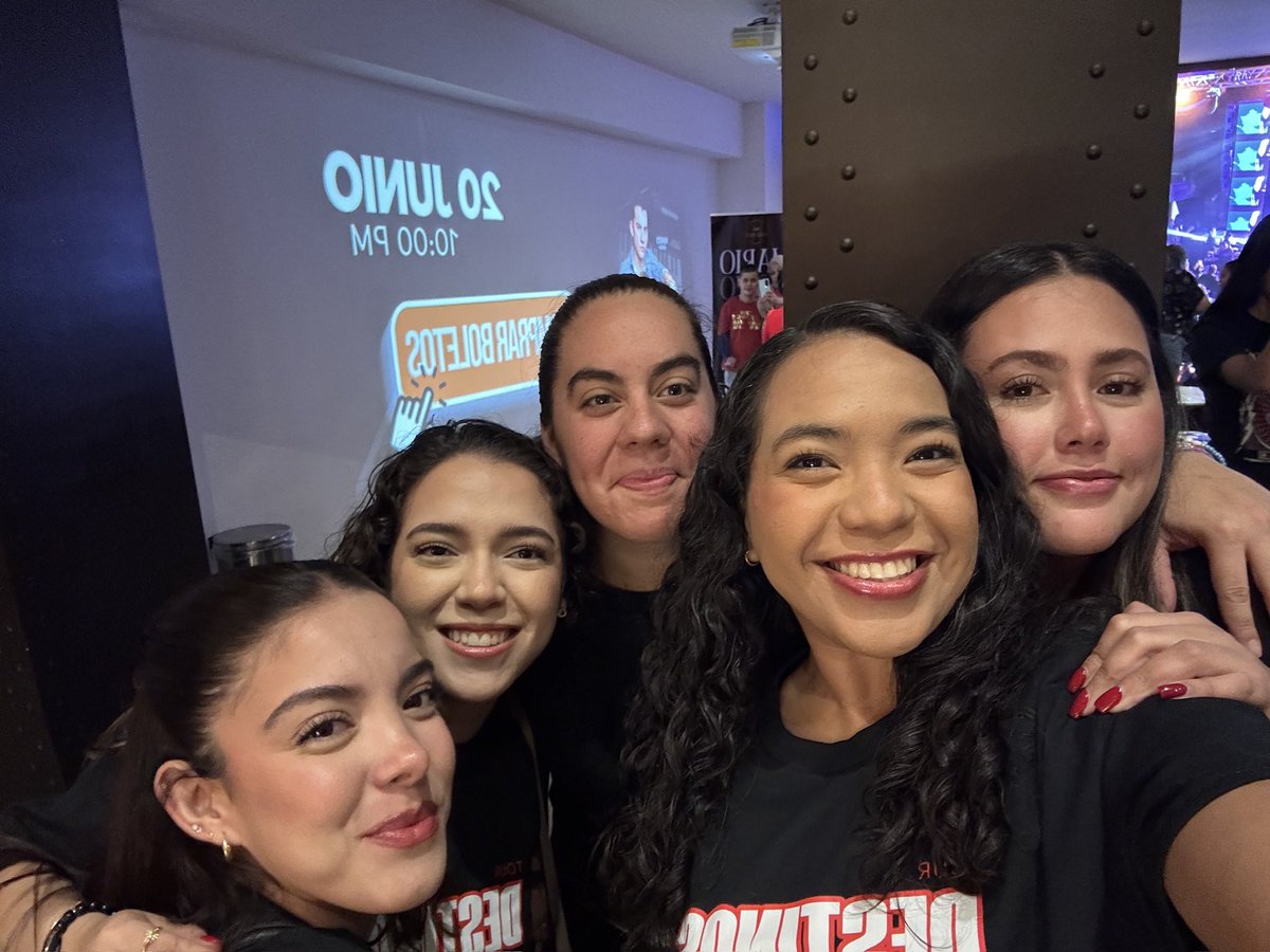 EPonlyyyy's tweet photo. Top momentos que hemos pasado con nuestra bestie! Feliz cumpleaños! Que pases un hermoso día, te mereces lo mejor del mundoooo! 
Te queremos mucho 5ta EP🧚🏽‍♀️, entre nosotras sabemos que show ok? Ok 

@LindaSalazar24 https://t.co/GrKLroICc0