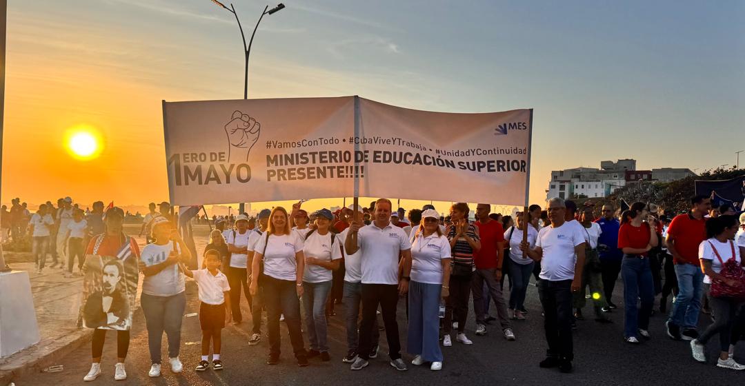 Los trabajadores y estudiantes de la educación superior celebramos este histórico #1DeMayo!. La #UniversidadCubana presente, porque #LaPatriaSeDefiende.

<a href="/CubaMES/">MES</a> <a href="/WalterBG_MES/">Walter Baluja García</a> <a href="/modesto_gc/">Modesto Ricardo Gómez Crespo</a> <a href="/Reynaldo_VZ/">Reynaldo Velazquez Z</a> <a href="/nataliauci16/">Natalia 🇨🇺</a> <a href="/AuroraFdez19/">Aurora Fernández</a> <a href="/FragaDeysi/">Deysi Fraga Cedré 🇨🇺</a> <a href="/ondinaleon/">ondinaleon</a> <a href="/DanhizDP/">Danhiz Díaz Pereira</a>