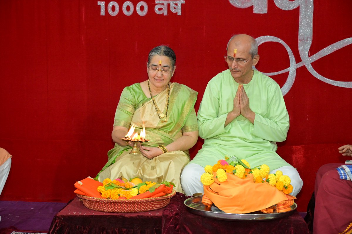 ✨In a spiritually charged ceremony at Somnath Mandir 🛕, Shrichitshakti (Mrs) Anjali Mukul Gadgilji -one of the two spiritual heirs of Sachchidananda Parabrahman (Dr) Athavale - along with Sadguru (Dr) Mukul Gadgilji, performed the Dhwaja Puja 🚩—offering prayers for Ram Rajya