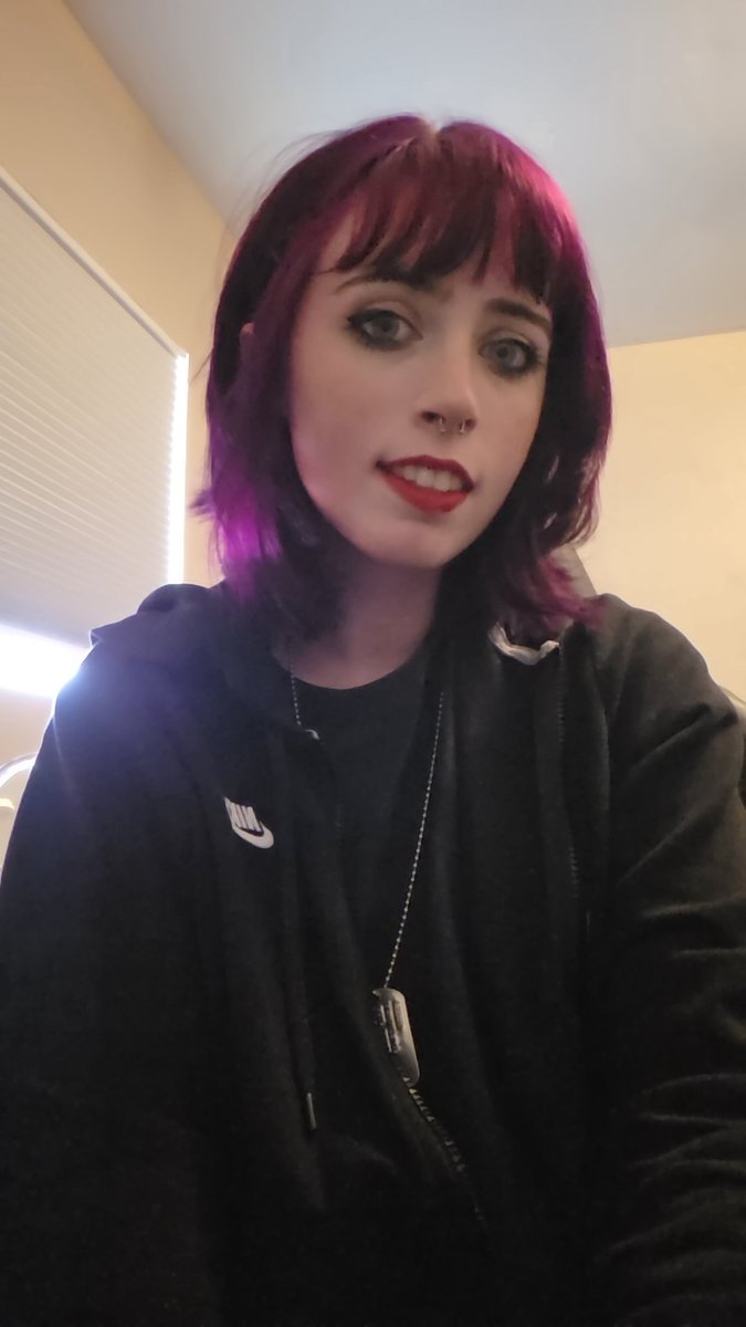 VirtualSarahh's tweet photo. Grape hair https://t.co/7PYIlogRUf