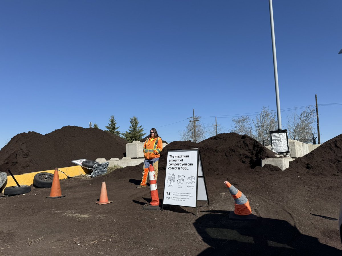 JessicaNgCBC's tweet image. 40+ minute wait at the Kennedale eco station - plan accordingly, #yeg (and maybe don't down a full 🥤 before you get here like I did)