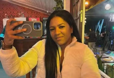 renatasouzario's tweet photo. “Eu não acredito mais na justiça.” Esse é o sentimento que ecoa diante do lamaçal deixado por Claudio Castro no Rio de Janeiro. Igor saiu para celebrar a chegada do filho, exercendo o direito ao descanso no 1º de Maio. Teve sua vida atravessada por uma política de segurança que, mais uma vez, matou uma família inteira, na Zona Sudoeste do estado. Ariane foi assassinada, e com ela, Matheus, um bebê atingido ainda na barriga da mãe, impedido de nascer. Esse é o resultado de uma política que escolhe quem pode viver e quem pode morrer. Meus sentimentos aos familiares e amigos de Ariane e Igor.
