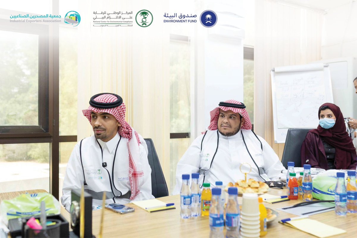 ExportersSa's tweet photo. انطلقت الزيارات الميدانية لمبادرة المصنع الأخضر  بحضور مشترك من صندوق البيئة والمركز الوطني للرقابة على الالتزام البيئي
وشملت الجولة عددًا من المنشآت الصناعية في قطاعات الأغذية، الصناعات الكهربائية، والصناعات التحويلية، بهدف تقييم الممارسات البيئية وتحديد فرص التطوير والاحتياجات التدريبية.

#المصنع_الأخضر
#جمعية_المصدرين_الصناعيين 

@EFGOVSA