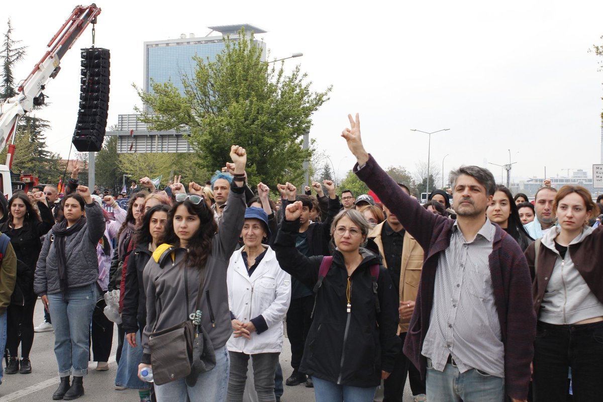 Kübra Özyurt tweet media