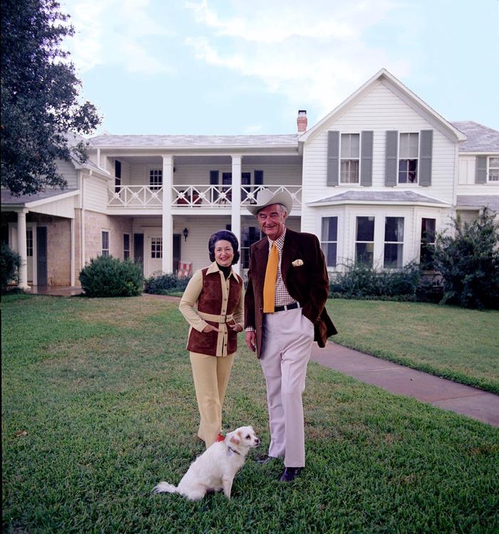 PresidentsVisit's tweet image. Saturdays are for…weekend retreats! Lyndon Johnson loved nothing more than getting away to his ranch, dubbed the “Texas White House”🤠 ⚰️🪦🦅🇺🇸🏛

Check out “Lyndon Johnson’s Tomb” from “Visiting the Presidents”! visitingthepresidents.com/2026/04/28/sea… 

#LyndonJohnson #Stonewall  #president