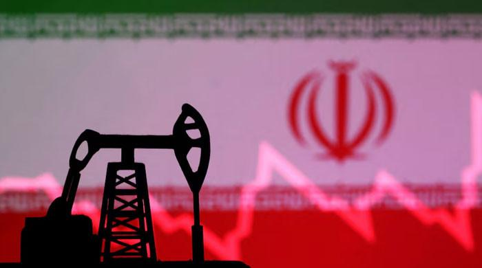 geonews_english's tweet image. Iran cuts oil production amid rising storage pressure from US naval blockade: report

Read more: geo.tv/liveblog/israe…

#GeoNews