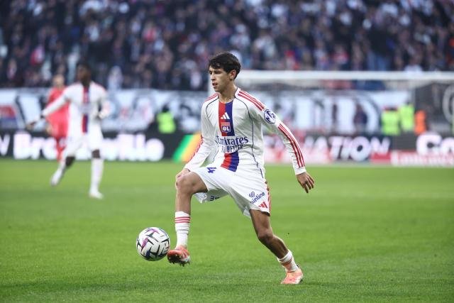 OL__Plus's tweet image. Pour le sprint final et avant de défier #Rennes, l'#OL peut compter sur son talisman Khalis #Merah, avec qui l'équipe gagne beaucoup plus
#OLSRFC 
(L'Équipe 💶 : olplus.fr/vXCn5)