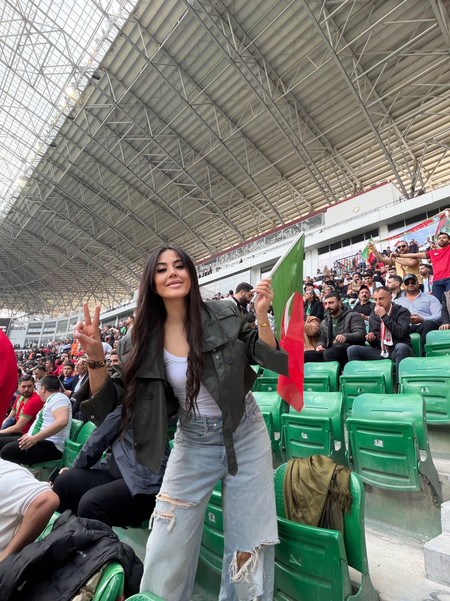 NilCacan's tweet photo. -ŞAMPİYON AMEDSPOR 😈💚❤️

#amedspor #SüperLig https://t.co/b2idiJhwf0