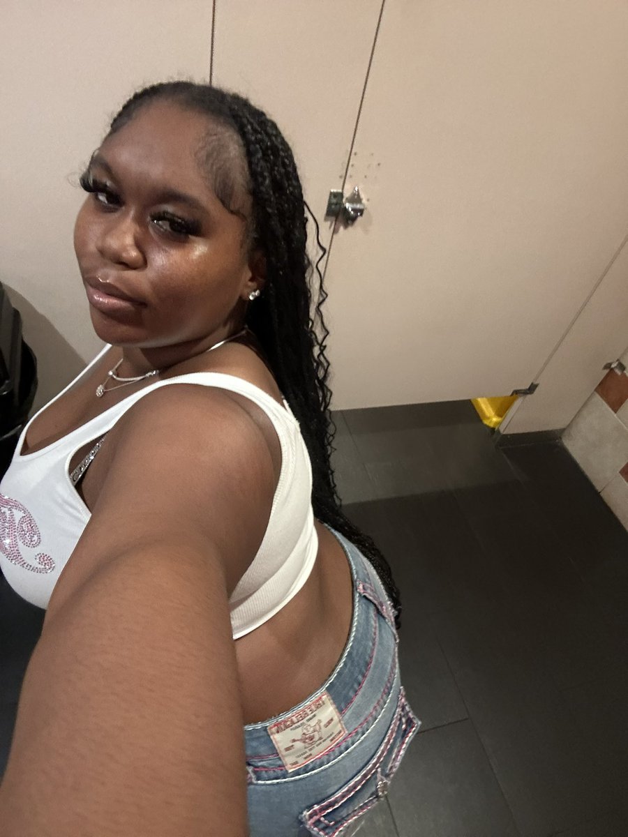 ynw.lauren tweet media