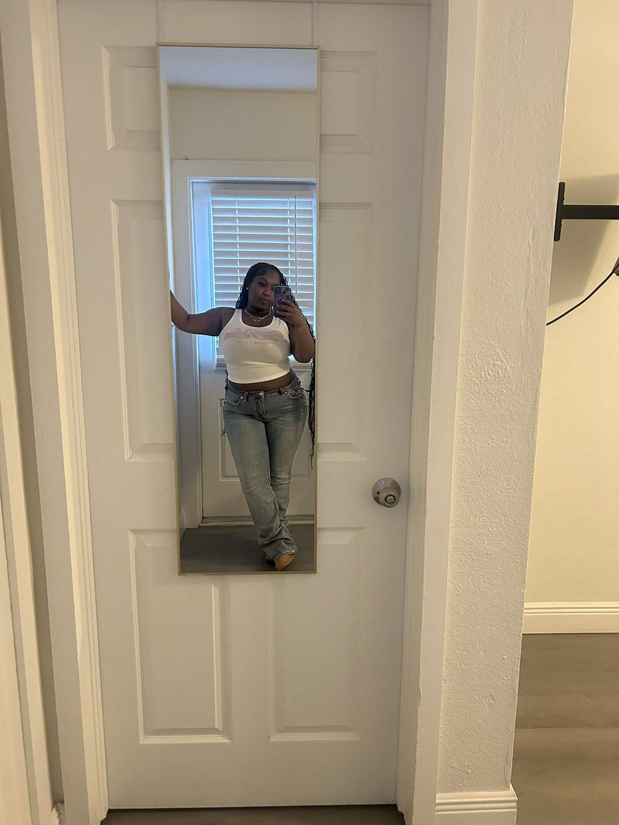 ynw.lauren tweet media