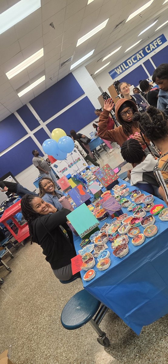 TeachGrowRepeat's tweet photo. We were excited to host our First Annual ECW Market! Our students worked hard to create, plan, and bring their ideas to life. It was a fun-filled event showcasing student-led PBLs. We are so proud of their creativity and entrepreneurship! @FultonCoSchools @ecwestwildcats https://t.co/LyXvyYv69u