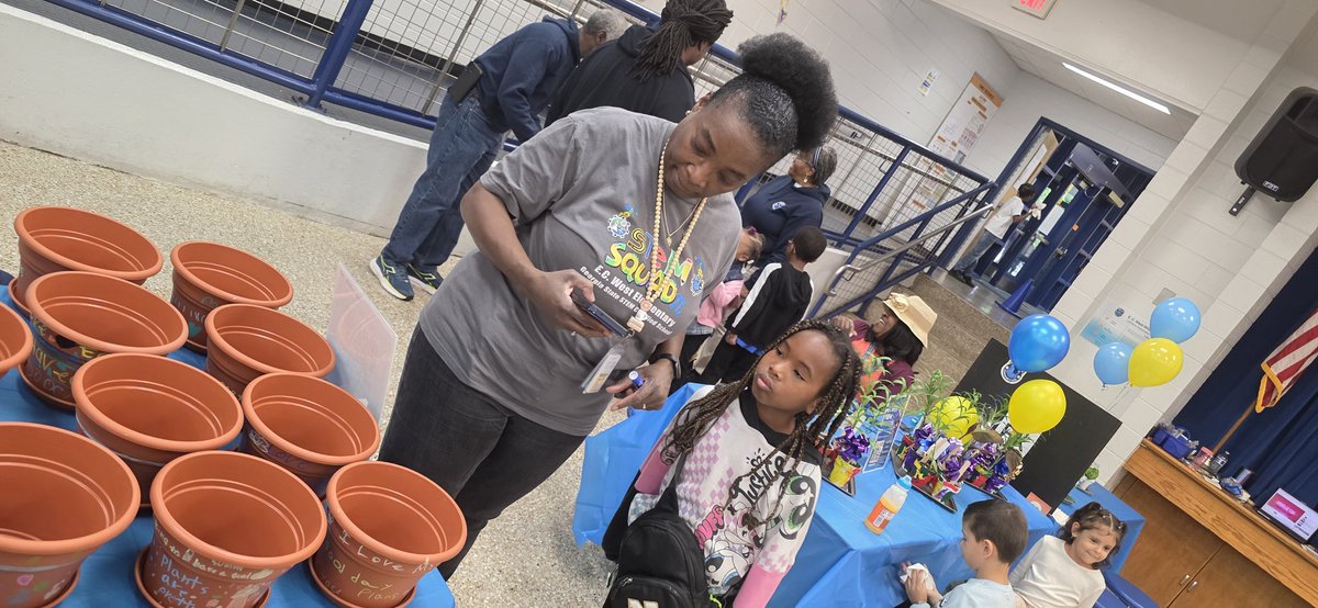 TeachGrowRepeat's tweet photo. We were excited to host our First Annual ECW Market! Our students worked hard to create, plan, and bring their ideas to life. It was a fun-filled event showcasing student-led PBLs. We are so proud of their creativity and entrepreneurship! @FultonCoSchools @ecwestwildcats https://t.co/LyXvyYv69u