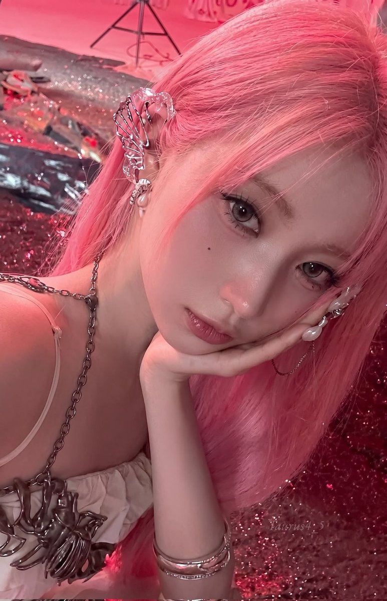 dailyacesa's tweet photo. she's too iconic for kpop 

 #아사 #ASA #ENAMIASA #アサ https://t.co/bdeIKRvK1Z