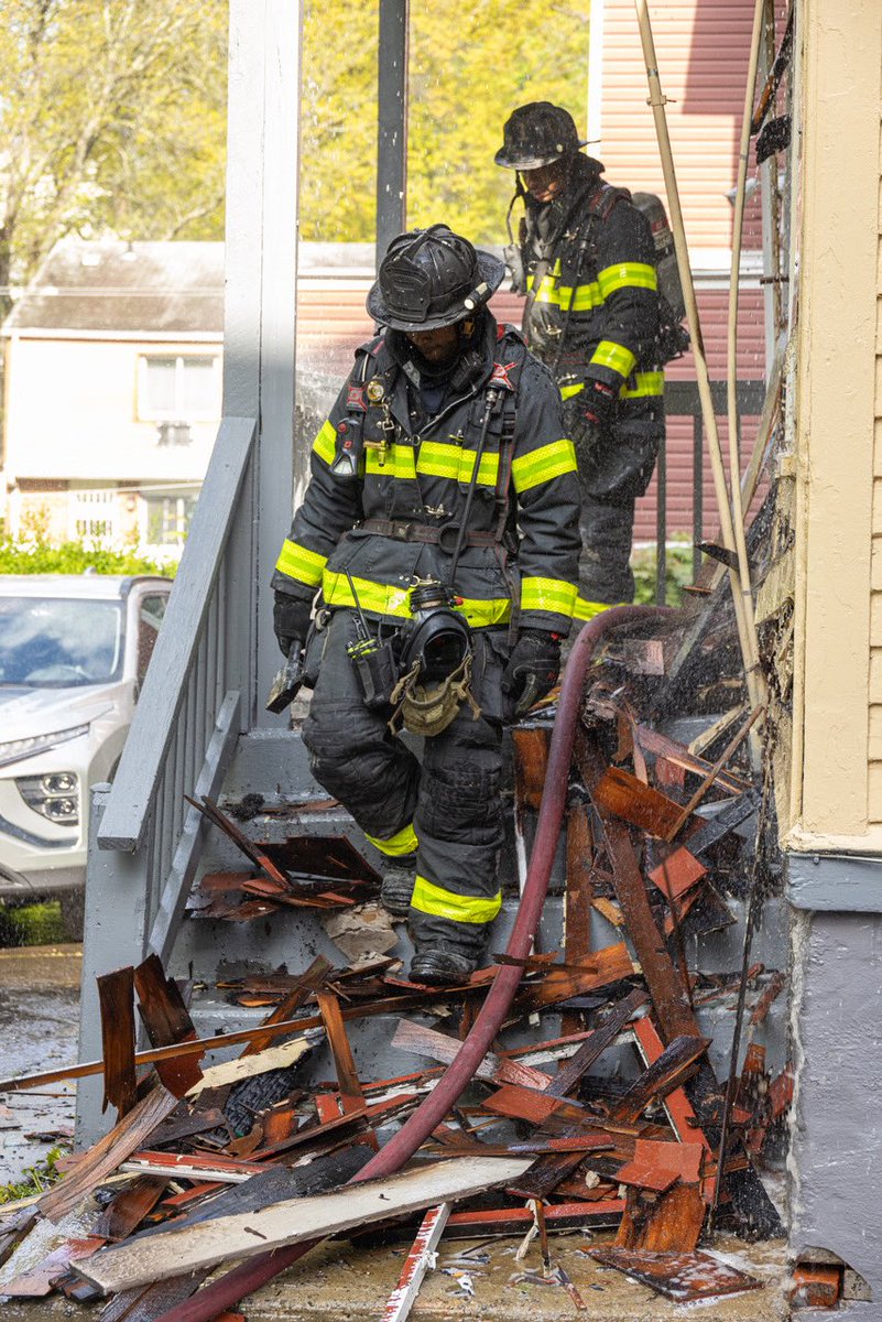 HartfordFire760's tweet photo. 🔥Working Fire 🔥
Our members operated at a working fire on #Edgewood Street in the city’s #NorthEnd section of the city earlier this morning. Companies arrived to heavy smoke in an occupied residential building. #HFFLOCAL760
📸 @SquadFirePhotos https://t.co/CrAywjYKZU