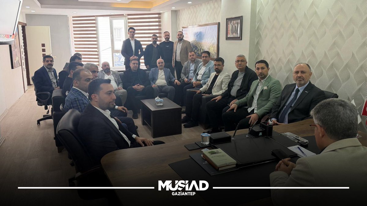 MUSIADGaziantep's tweet photo. Teşkilat Komisyonumuz tarafından planlanan şube ziyaretlerimiz kapsamında ilk olarak MÜSİAD Mardin Şubemizi ziyaret ettik.

Gerçekleştirdiğimiz bu ziyarette, şubemizin mevcut faaliyetleri, hedefleri ve yürütülen projeler üzerine kapsamlı istişarelerde bulunarak karşılıklı fikir alışverişi yaptık; şube ilişkilerimizin daha da güçlendirilmesine yönelik değerlendirmelerde bulunduk.

Şube Başkanımız Sayın Bülent Tekin’e ve kıymetli yönetim kurulu üyelerine misafirperverlikleri ve samimi ev sahiplikleri için teşekkür ederiz.

@BurhanOzdemirTR
@MUSIAD
@OzdurduFurkan