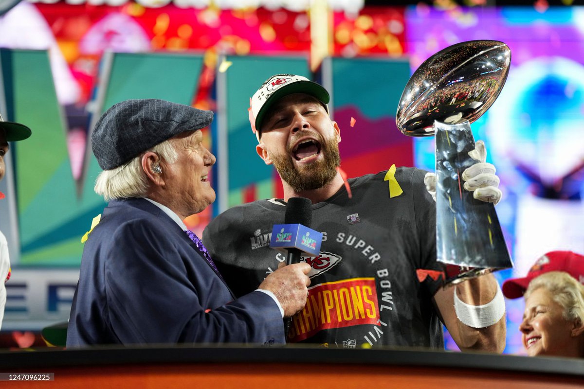 AllThingsRugbyX's tweet image. Wait a second, did Travis Kelce win the Challenge Cup 🤣

#EPCR #ChallengeCup #SuperBowl