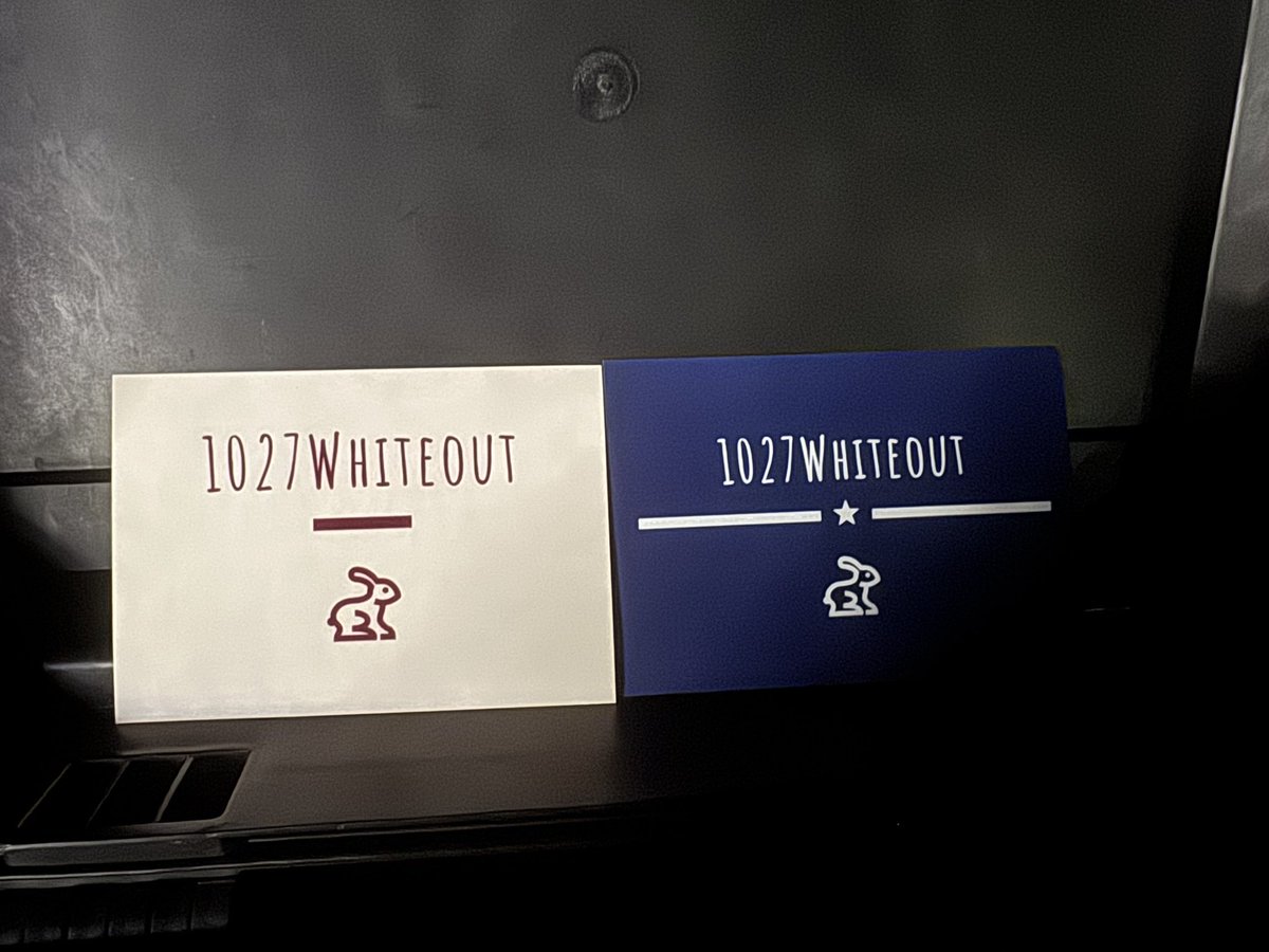 1027Whiteout (<a href="/1027whiteout/">バンド【1027Whiteout】</a>)さんのライブを観に行ってきたよ〜〜〜
初手から『ナハトムジーク』やるのはずるいって！！本家の最強バンドサウンドを聴いて泣かされた……
『幽霊少女』そして『ブルーノート』の展開、良すぎんだろ……
すてきなステッカーもお迎えしました✨
マジで聴けてよかった……