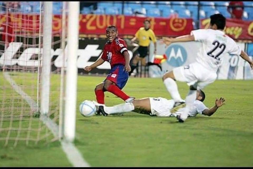 Julitoabal's tweet photo. El último torneo de Juan Carlos Plata jugaba a partir del minuto 70 o 75, inclusive jugó la final y anotó gol en la tanda de penales (que para mí fue una de las mejores finales aún cuando lastimosamente se perdió).

Al ídolo de aquellos, ni a la banca lo convocan 😂😂😂😂😂 https://t.co/B8HODzBuxd