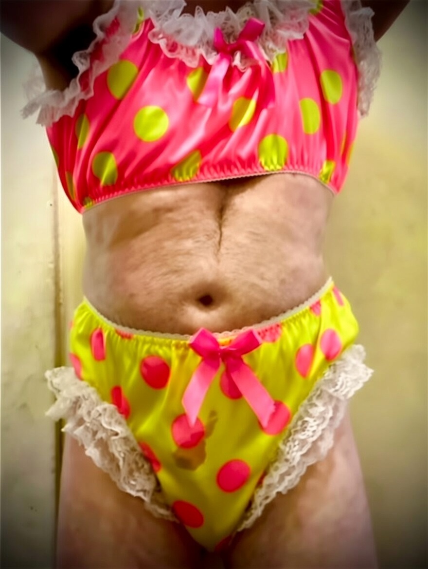 Sissybb tweet media