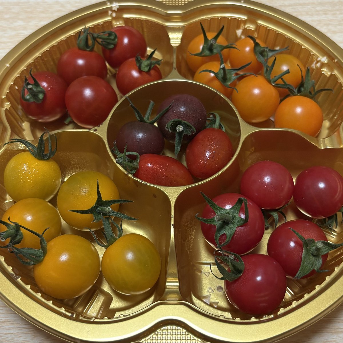 頂き物の ミニトマト食べ比べセット🍅 ワクワク(っ ॑꒳ ॑c)♡