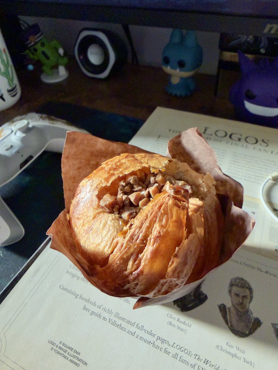 PampaPoulpe's tweet image. Cruffin. 🥐
Le croisement entre un croissant et un muffin. 🤔 Jamais entendu parler auparavant ! C’est assez sympa ! #Cruffin #Yummy #Gourmandise