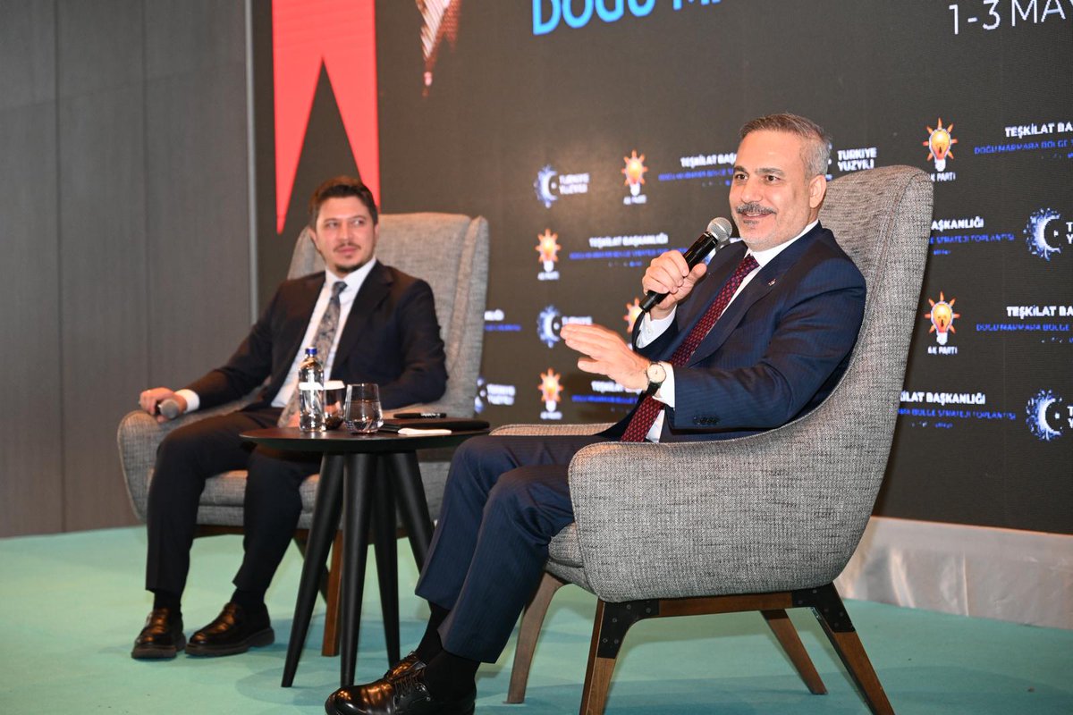 akpartibrs's tweet photo. Bursa olarak ev sahipliği yaptığımız Doğu Marmara Bölge Strateji Kampımızda; Dışişleri Bakanımız Sayın Hakan Fidan'ın kıymetli hitaplarını dinleyerek ülkemizin küresel sahadaki gücünü teşkilatımızın saha tecrübesiyle buluşturduk.

@davutgurkan 
@HakanFidan 
@ozboyaciselman https://t.co/MKs4lYJLs6