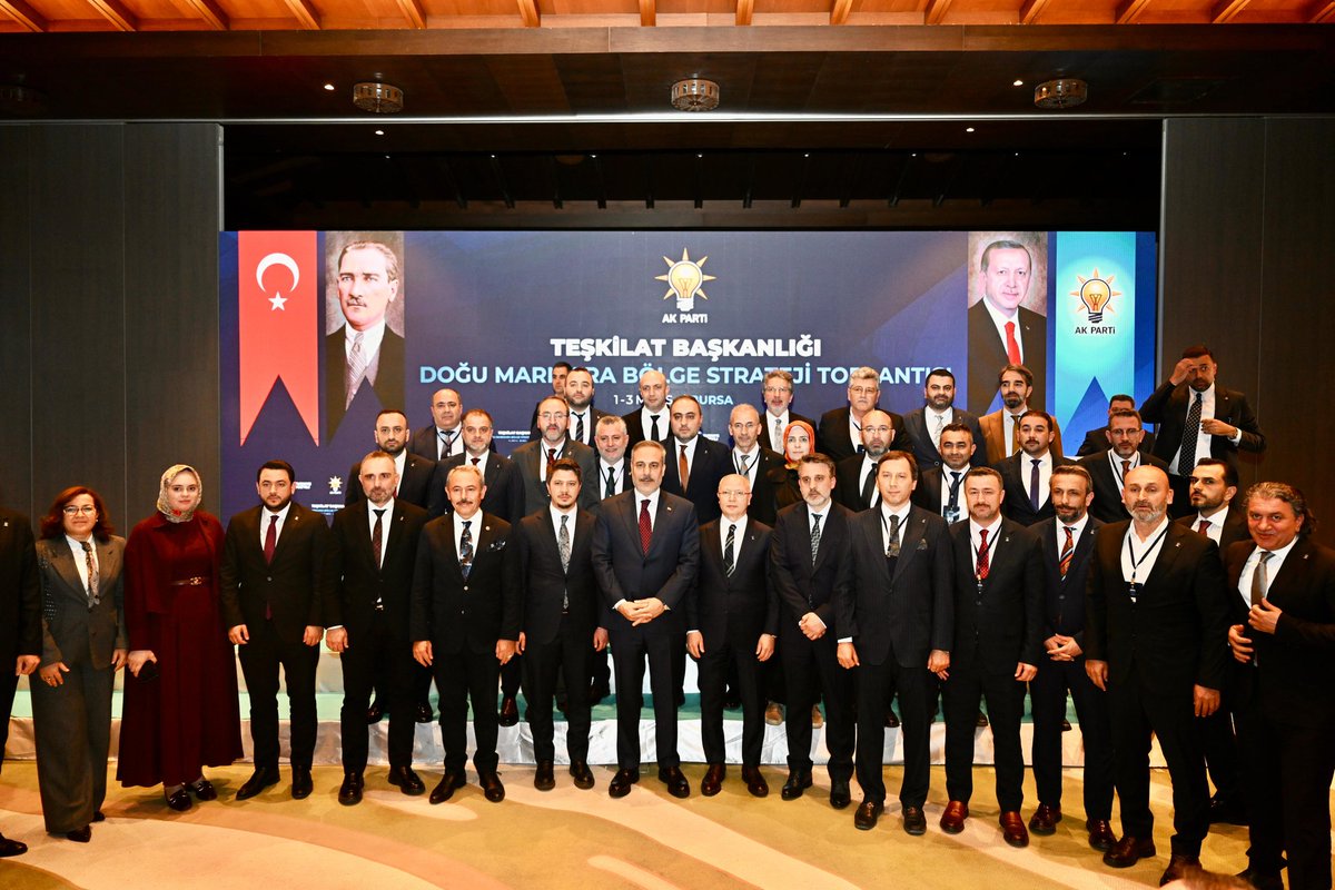 akpartibrs's tweet photo. Bursa olarak ev sahipliği yaptığımız Doğu Marmara Bölge Strateji Kampımızda; Dışişleri Bakanımız Sayın Hakan Fidan'ın kıymetli hitaplarını dinleyerek ülkemizin küresel sahadaki gücünü teşkilatımızın saha tecrübesiyle buluşturduk.

@davutgurkan 
@HakanFidan 
@ozboyaciselman https://t.co/MKs4lYJLs6