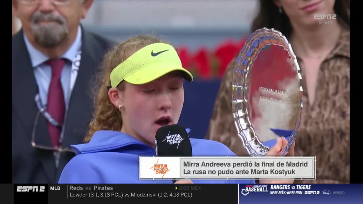 ESPNtenis's tweet image. Entre lágrimas, Mirra Andreeva agradeció a su equipo tras la final. 🥲💔

#Madrid