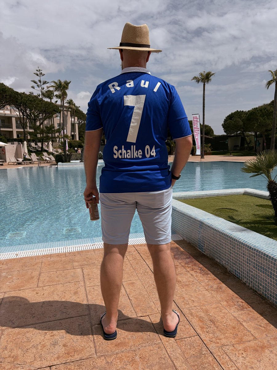 Markay6's tweet photo. @s04 Andalusien mit passendem Trikot und passnedem Bier 😬 Glück auf! https://t.co/p8S2kJXilx