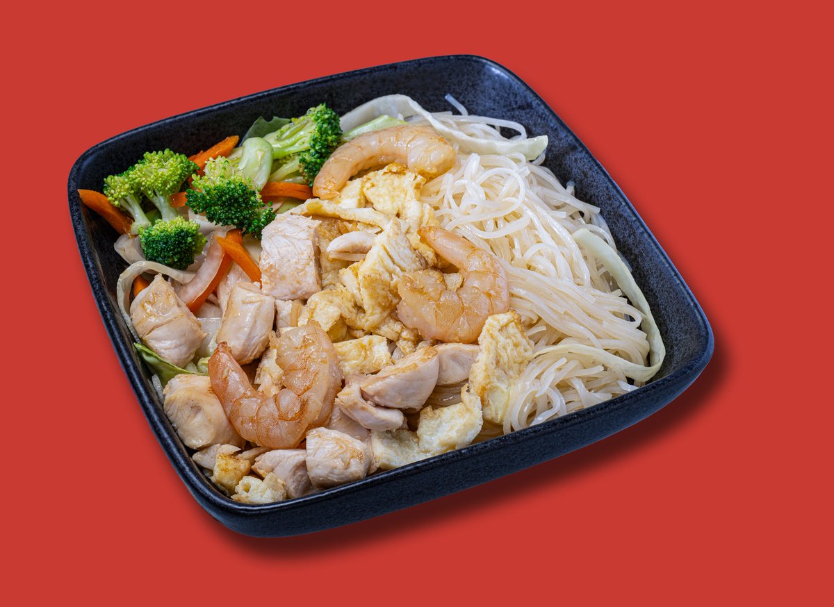oodle_noodle's tweet image. Ordering Pad Thai is kinda like a trip to Bangkok without the pesky 14-hour flight. #Takeout #Delivery