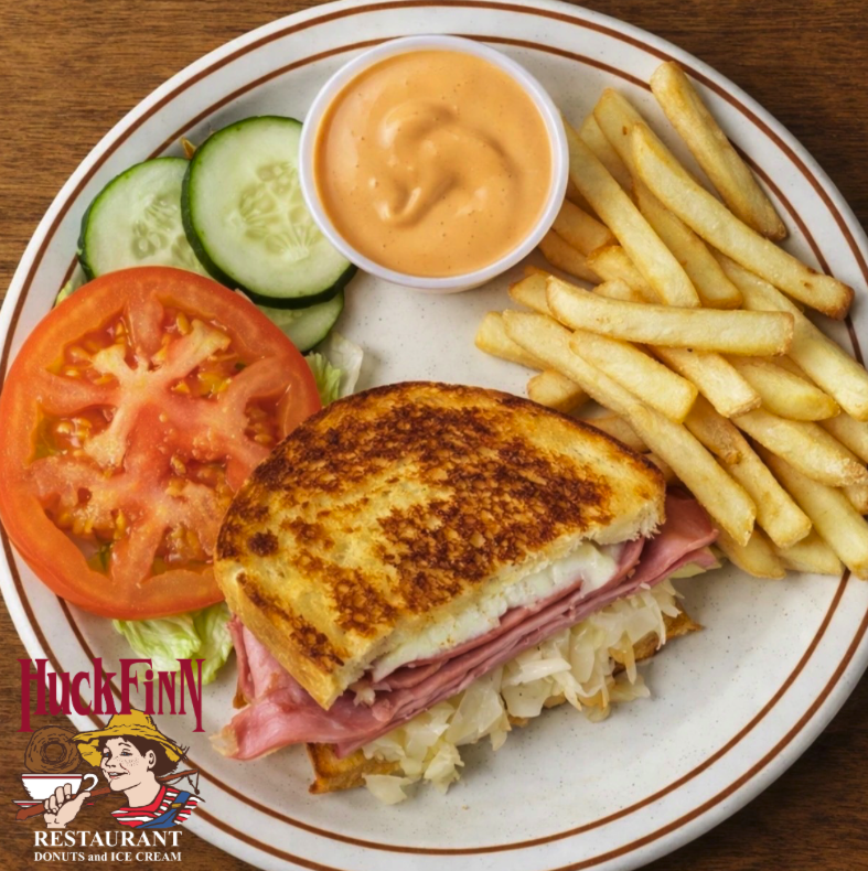 HFRestaurant's tweet image. From Our Cutting Board
Explore our exceptional sandwich selection, featuring a variety of classic diner favorites.

"I eat 1/2 of sandwich and take 1/2 sandwich home"

Learn more: huckfinnrestaurant.com

#OakLawn #Chicago #Diner #HuckFinnUnde