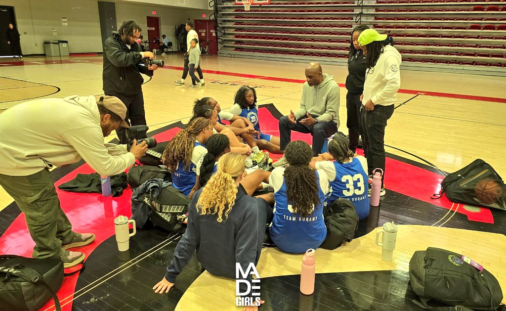 MarcusHelton's tweet photo. Madyson Sanya (Ryken) had 15 points, Ceci Wansley (St. John's) 15 and Vanesa Flood (Spalding) 12 to lead the way as Team Durant 16U overpowered Sizzle to open @MADEHoopsGirls DMV Clash. https://t.co/Tydp0cQwYe
