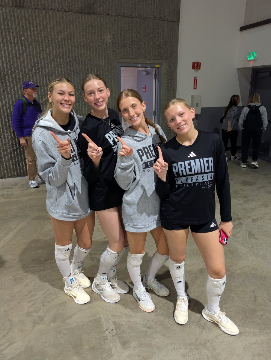 Premier_18Gold's tweet photo. A morning W against Iowa Rockets, and a little good fortune from other pool matches, has already clinched us 1st place in the Pool.

We play at 10am to close out Pool Play, and will play a Crossover to get into Gold at 5pm PST. https://t.co/5XR90n1xNZ