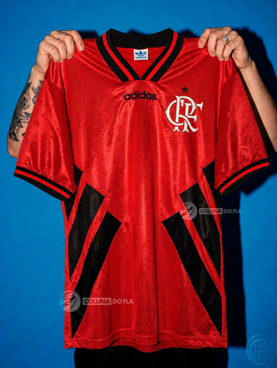 ColunadoFla's tweet photo. Imagina se o Flamengo solta um manto retrô nesse estilo... 🤤❤️🖤 https://t.co/vVDAa4uwpV