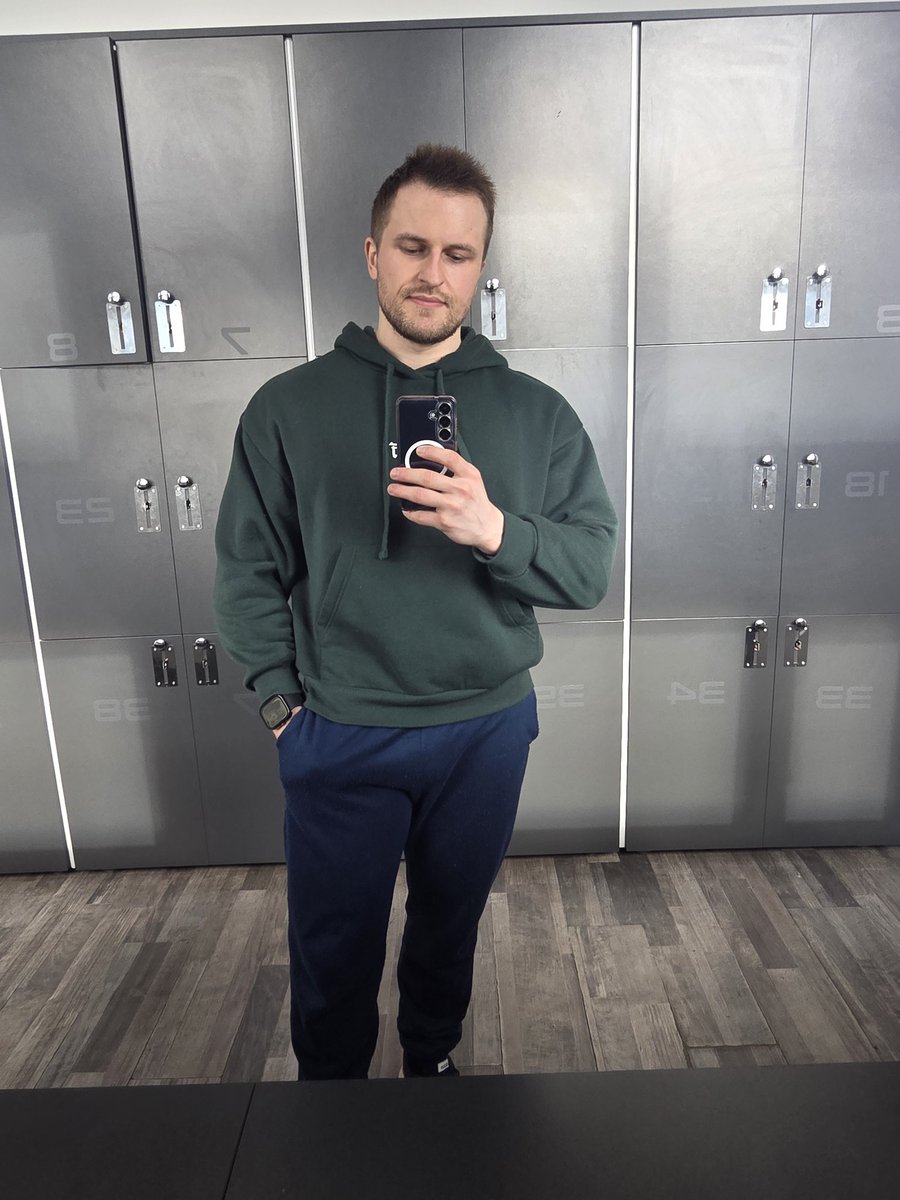 dr_Claudiu's tweet photo. Update with my current shape. Had a 3 in 1 today with some biceps, triceps and shoulders 💪 A bit bulky in my current state but i might start a cut soon 🤔  #gym #gymworkout #workout #fitness #physique #weightlifting #photography  #health #healthy #lifestyle #sport #promotwt https://t.co/7GwyOWAV5g