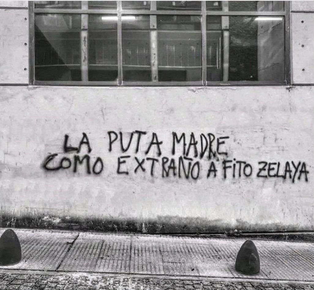 Ayer en la marcha del 1ero de Mayo un poeta maldito plasmo mis más profundos pensamientos. <a href="/FitoZelaya22/">Fito Zelaya</a> 😔🖤🅰️🐘