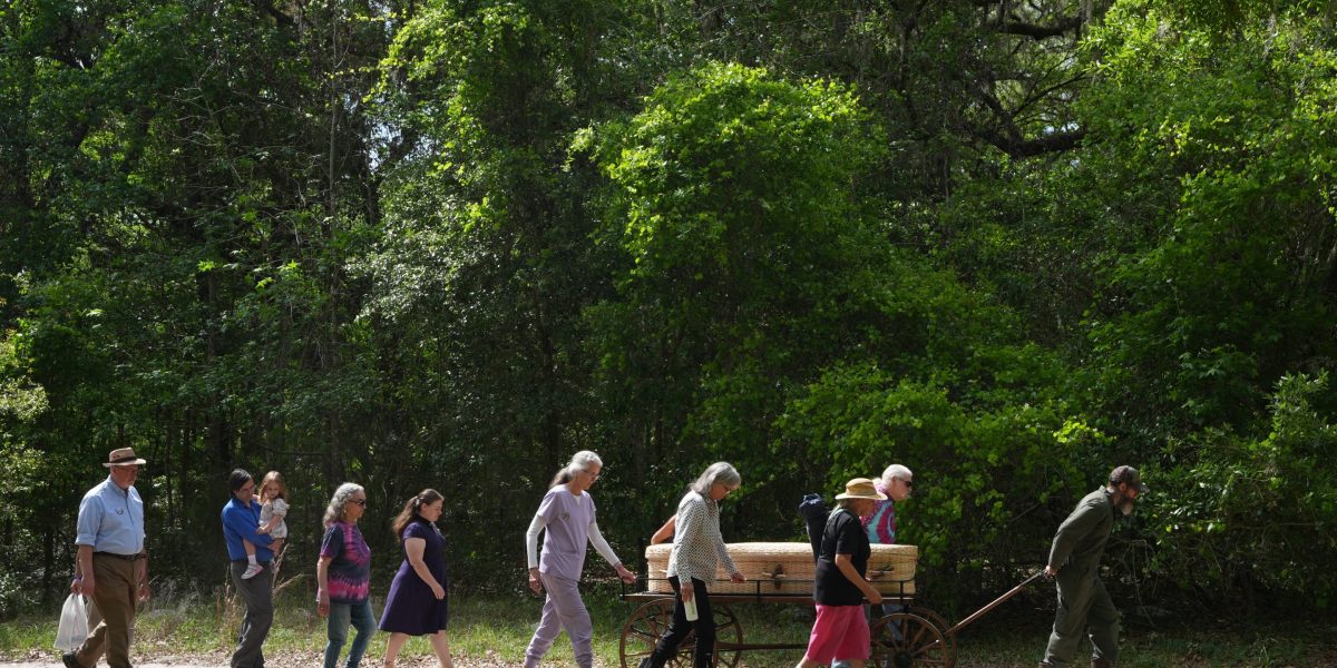 RiskCentre's tweet image. Meet ‘Green Death’: the burial practices for activists worried about climate change and carbon footprint dlvr.it/TSL7VM #ClimateChange #SustainableBurial #GreenDeath #EcoFriendly #CarbonFootprint