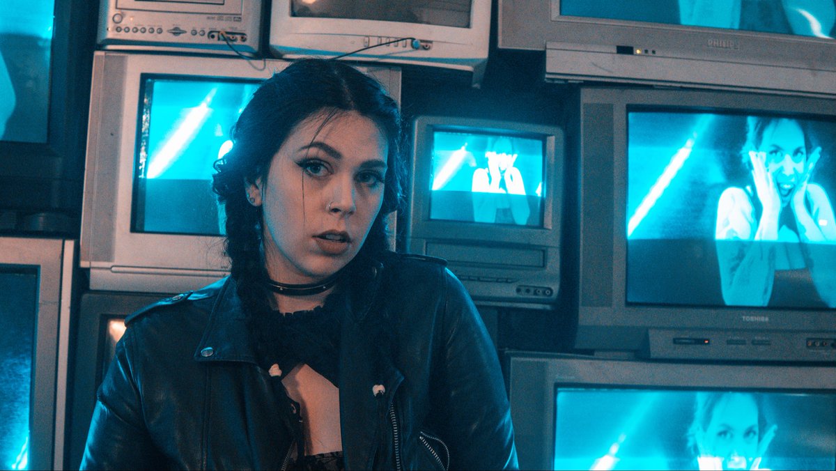 haleigh_byers's tweet image. Tbh this tv set was one of the coolest things I’ve seen #newmusic #music #independentartist